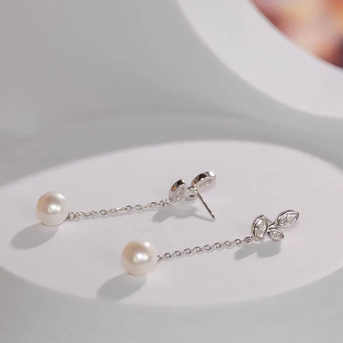 Earrings Elegant Freshwater Pearl Earrings WE00288 GARDENS Pearly Lustre