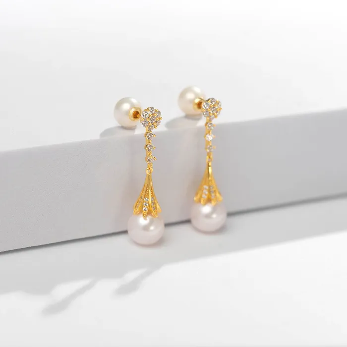 Earrings Pearly Lustre Elegant Pearl Earrings WE00515