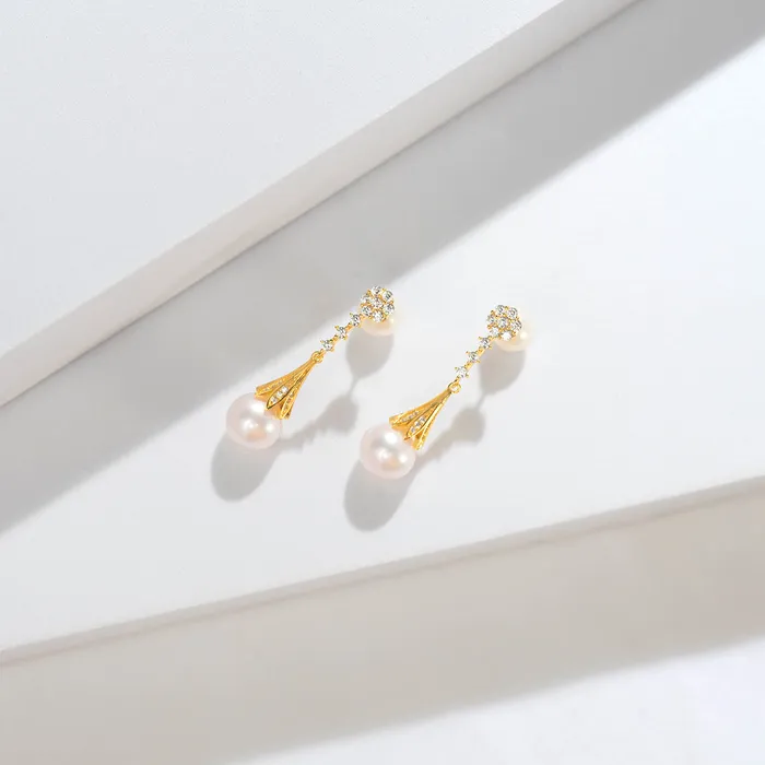 Earrings Pearly Lustre Elegant Pearl Earrings WE00515