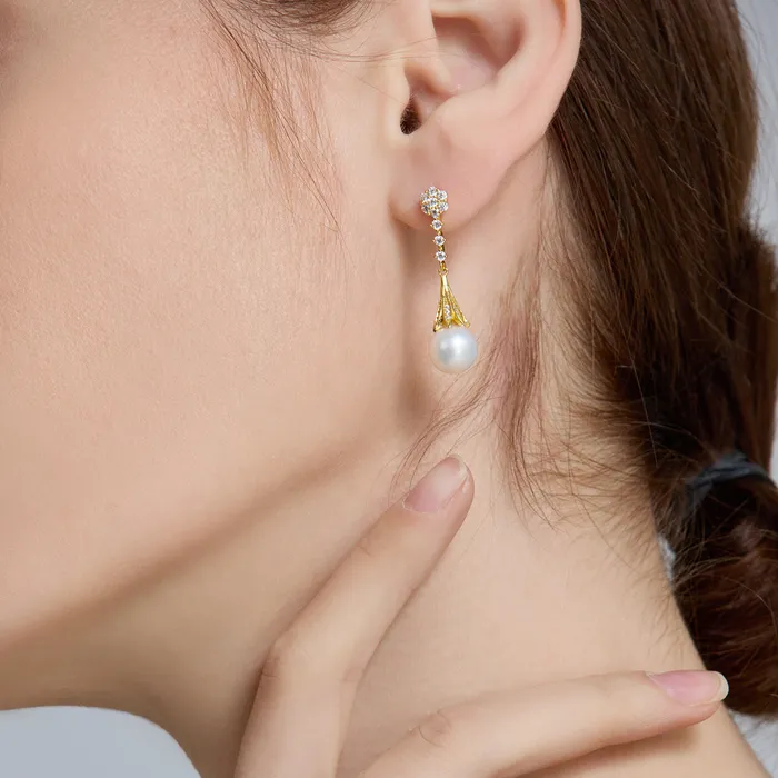Earrings Pearly Lustre Elegant Pearl Earrings WE00515