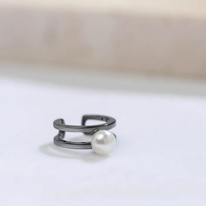 Earrings Pearly Lustre New Yorker Freshwater Pearl Earring Cuff WE00491