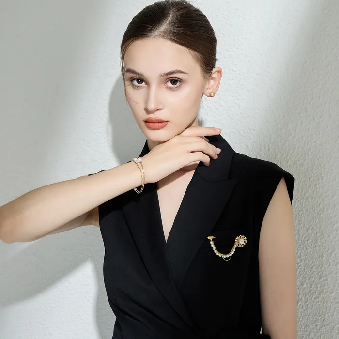 Elegant Freshwater Pearl Brooch WC00053 GARDENS Pearly Lustre Earrings