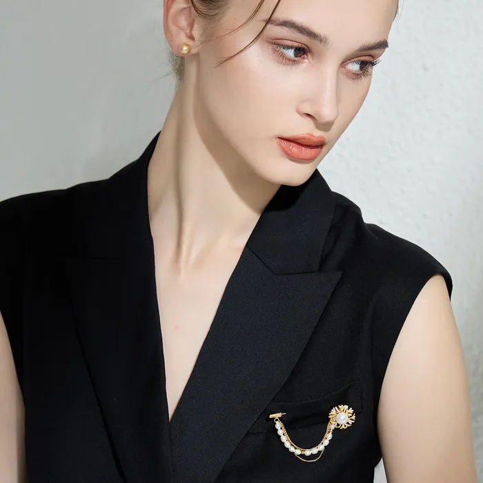 Elegant Freshwater Pearl Brooch WC00053 GARDENS Pearly Lustre Earrings