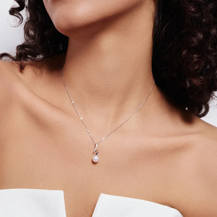 Pearly Lustre Necklaces 18K Solid Gold Diamond Hanadama Akoya Pearl Necklace KN00277 S Collection