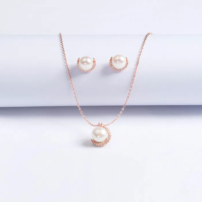 Pearly Lustre Necklaces Elegant Freshwater Pearl Necklace WN00424