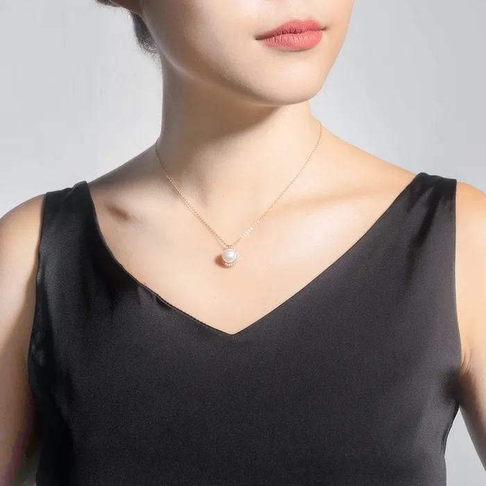 Pearly Lustre Necklaces Elegant Freshwater Pearl Necklace WN00424