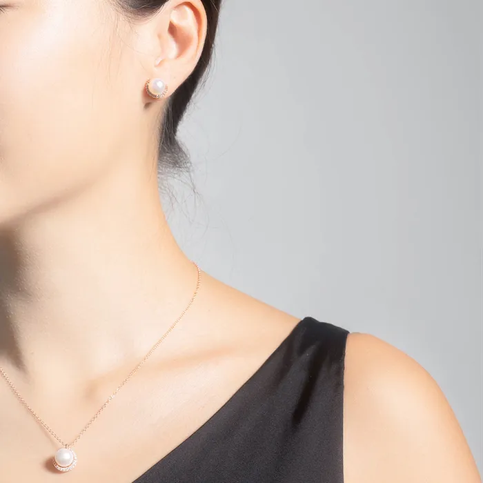 Pearly Lustre Necklaces Elegant Freshwater Pearl Necklace WN00424